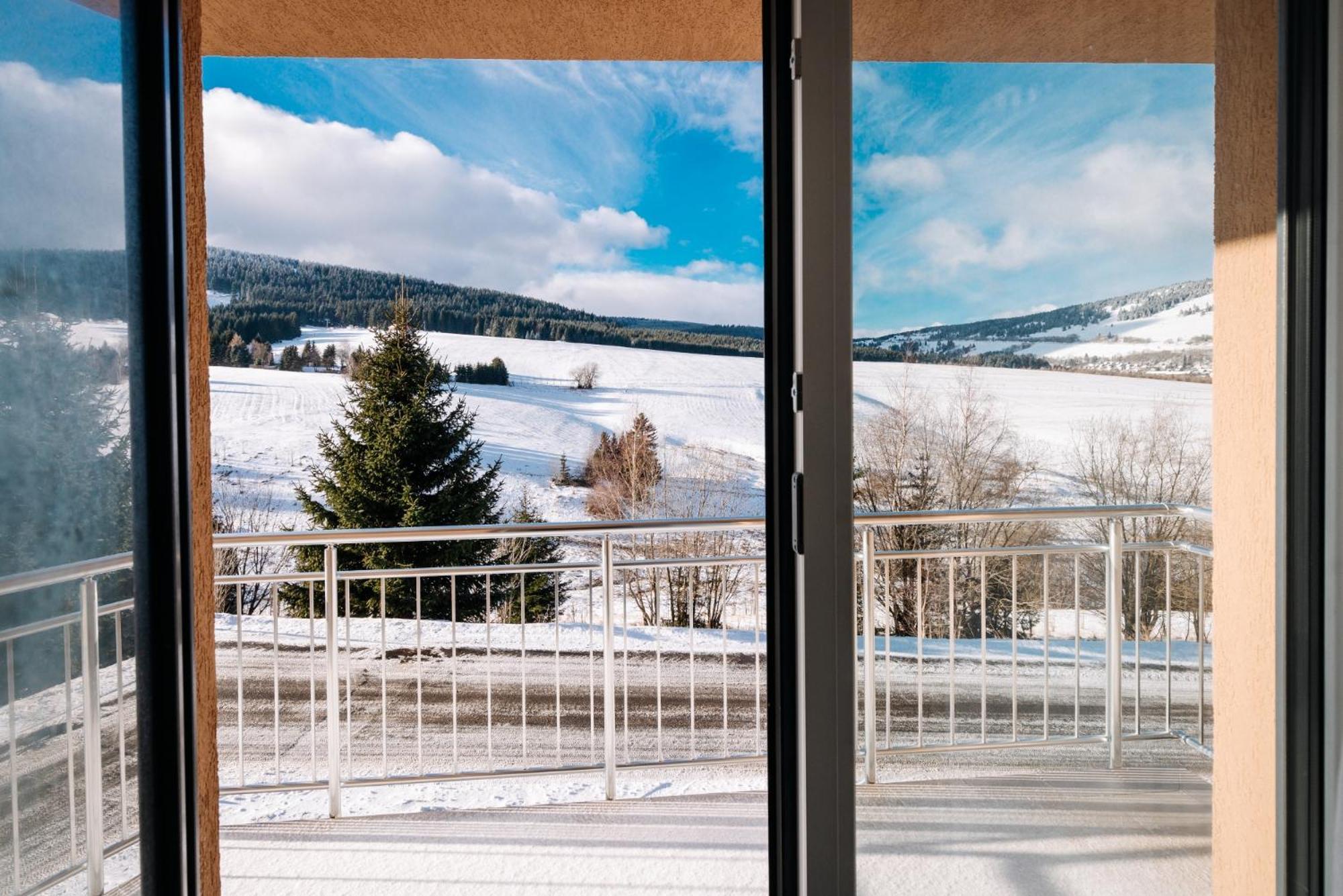Apartment Hugo Klinovec Loučná pod Klínovcem Exteriör bild